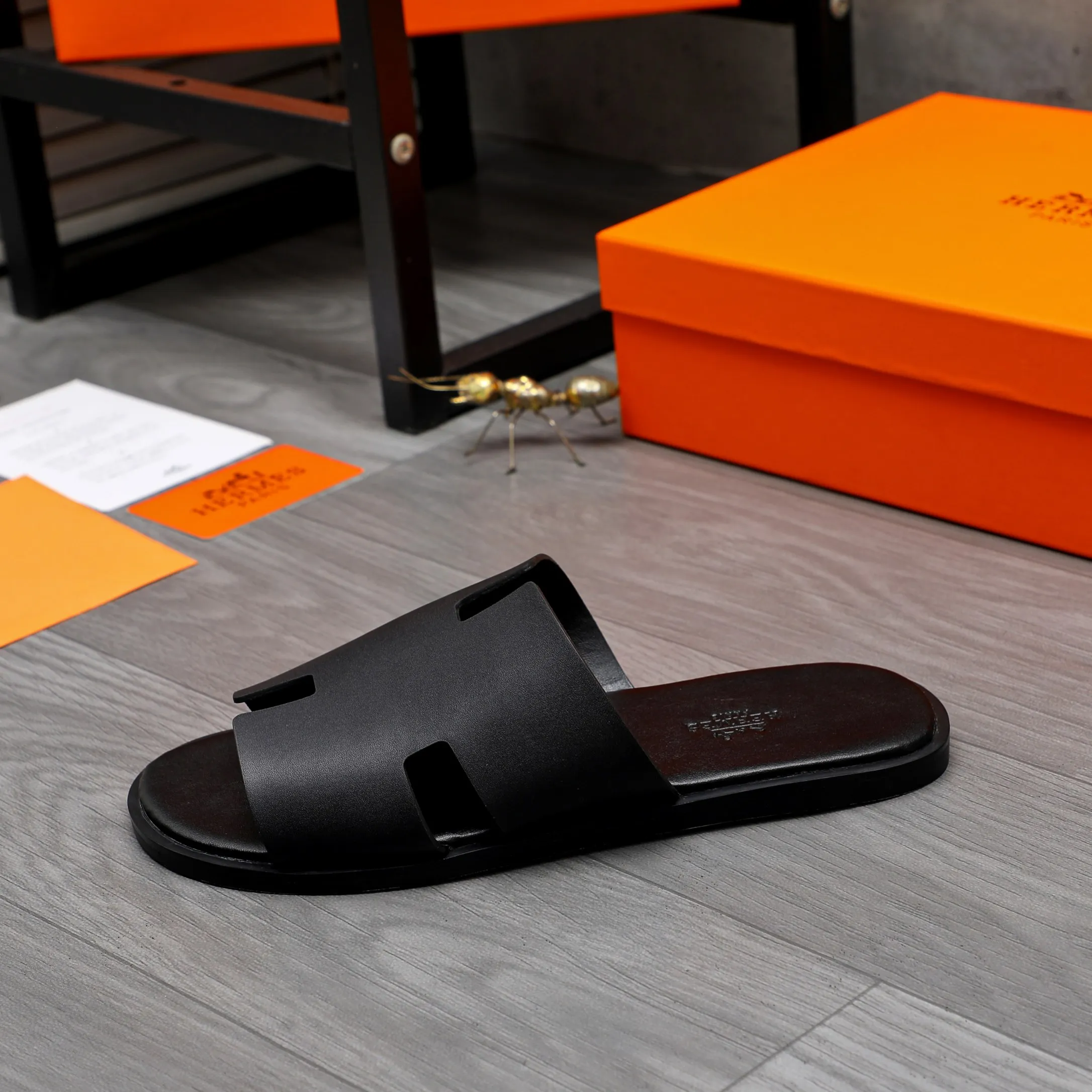 Men's shoes 💰280 Product trademark: Hermes "Hermes" slippers Regular size: 38-46 Product material: High-quality cowhide upper, microfiber lining, original outsole